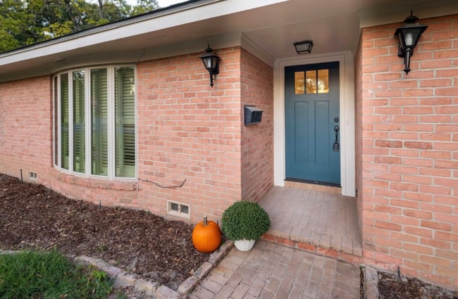 Building Photo - 3404 Silverwood Dr