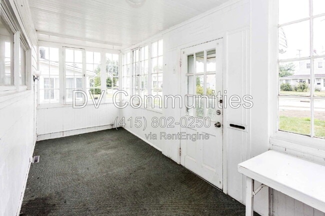 Photo - 54 E 220th St