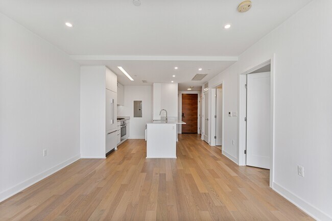 Common Area - Living Room - 37 L St SE Unidad 406