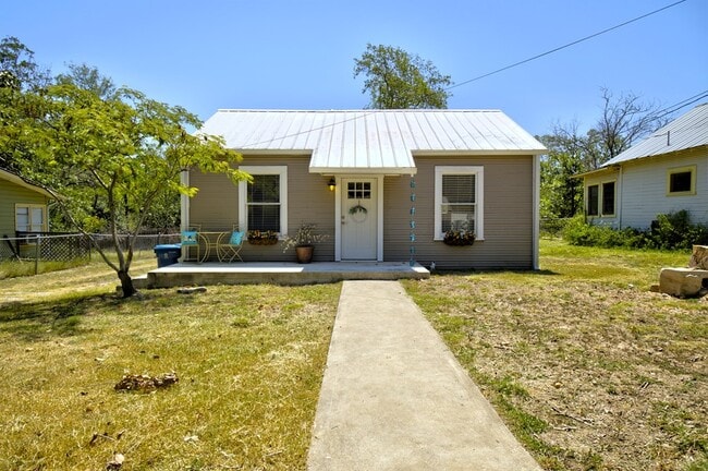 Photo - 309 Lowry St