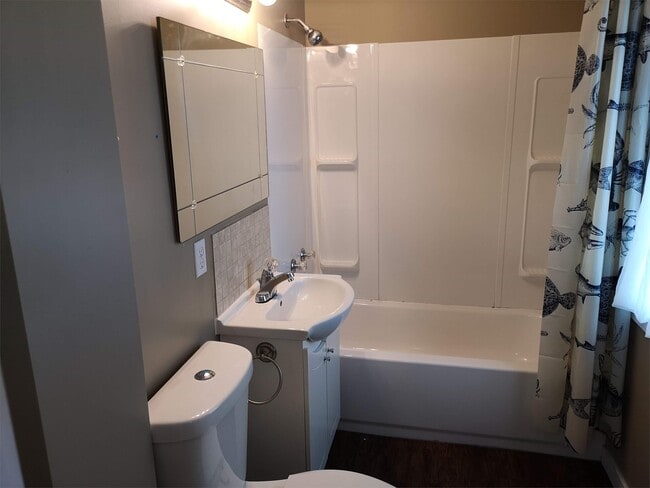 Photo - 474 Harbison Ave W