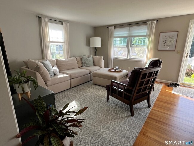 13 Boxwood Ln