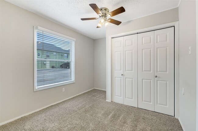 Building Photo - 1514 Broadmoor Dr Unit C