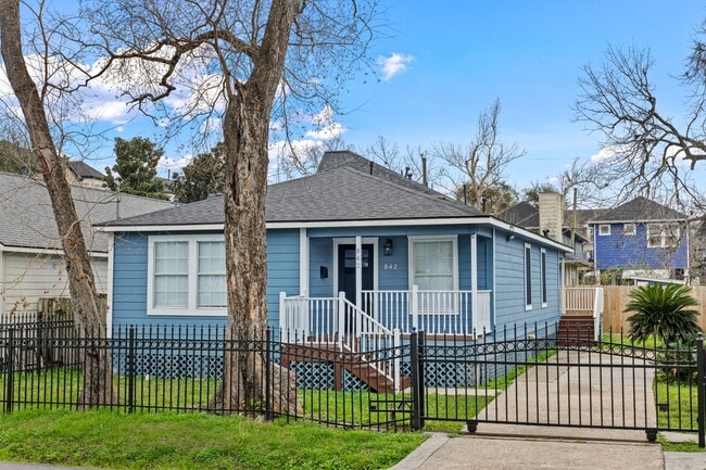 Building Photo - 842 E 29th St