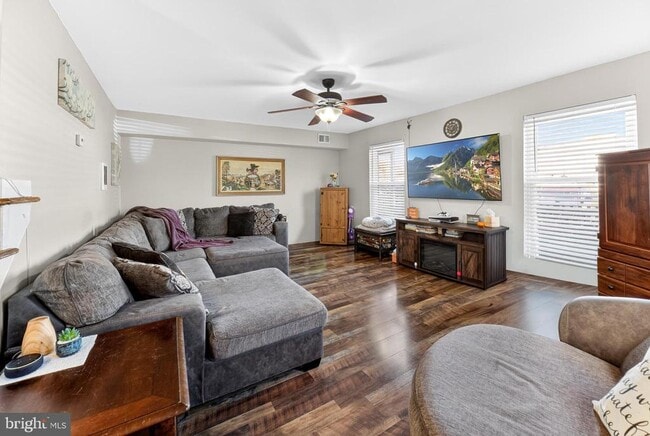 Photo - 19 Congress Ct