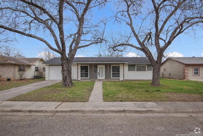Building Photo - 300 Roanoke Dr Rental