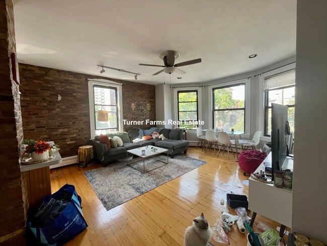 Building Photo - 1520 Tremont St Unit 1540-  2F Rental