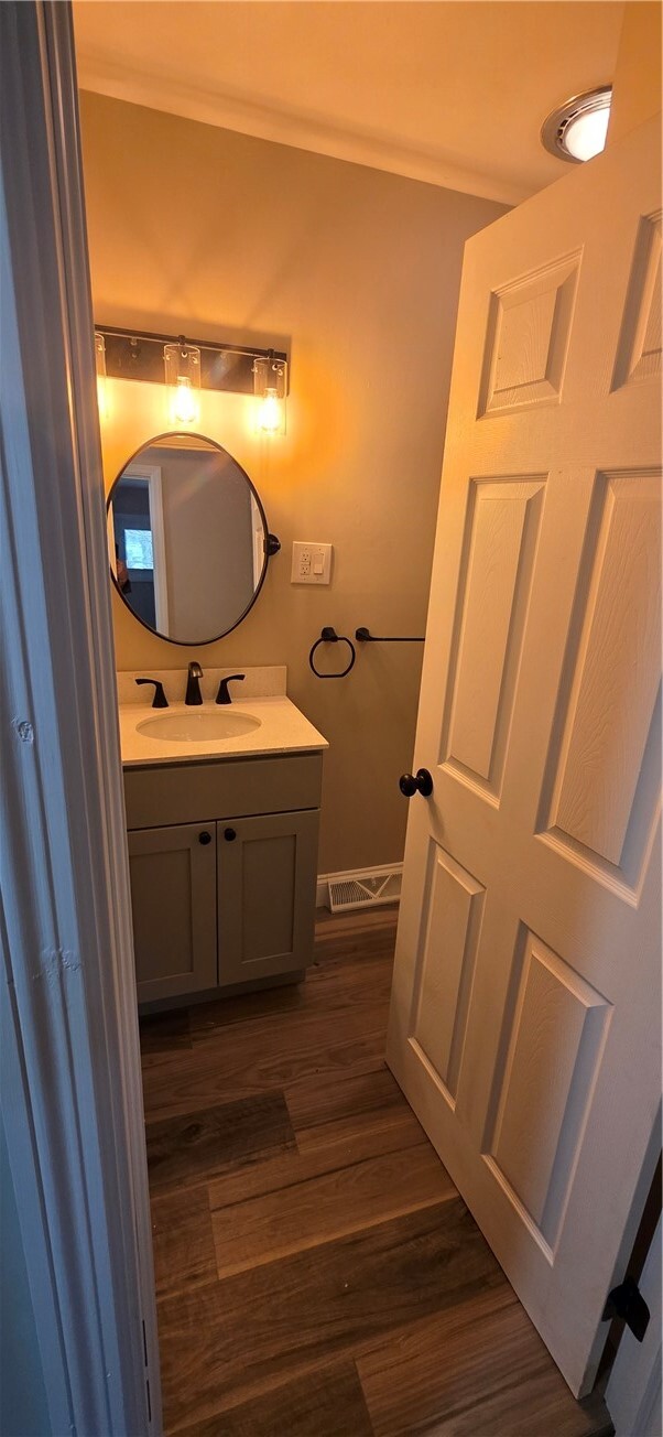 Photo - 914 W 2nd St