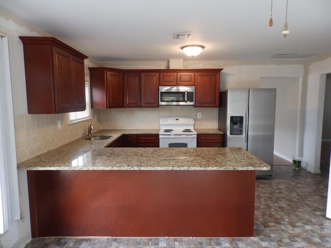 Photo - 25 Hyannis St