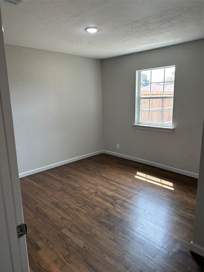 Photo - 2502 Kingsdale Dr