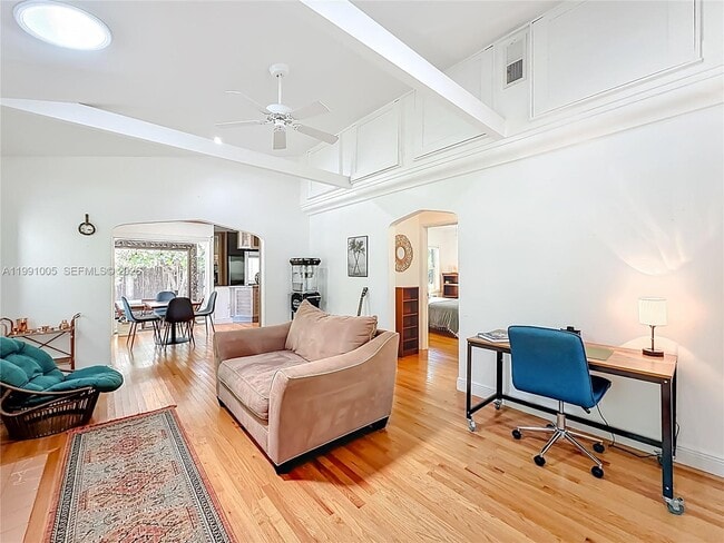 Photo - 1419 NE 4th Ct