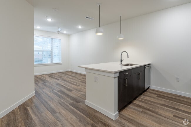 1BR, 1BA - 724SF - Kitchen