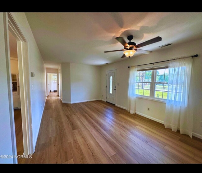 Photo - 452 Nine Foot Rd