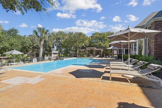 Photo - Whispering Creek Villas Apartment Homes