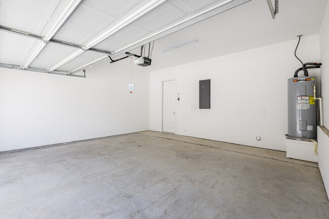 Building Photo - 9939 Schramm St Rental