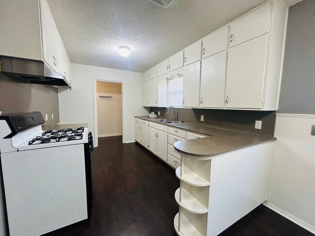 Photo - 2019 Curtis Dr