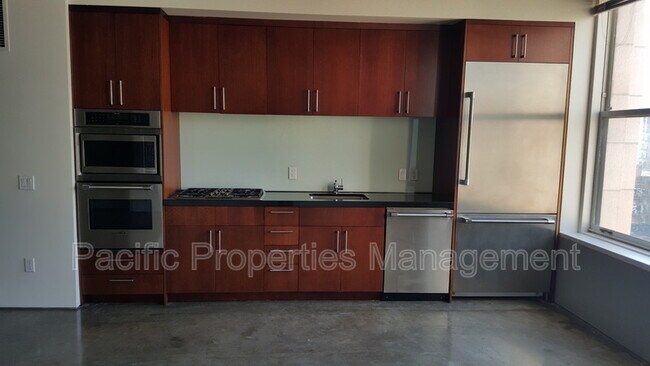 Building Photo - 411 W 5th St Unit 620