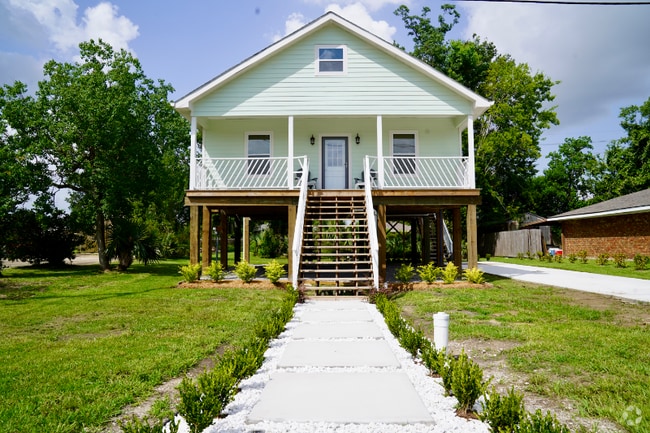 Building Photo - 619 Woodside Dr Rental