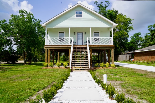 Photo - 619 Woodside Dr House