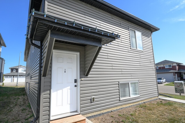 Photo - 13402-13104A 104A St