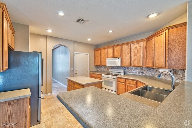 Building Photo - 201 Palmarosa St Rental