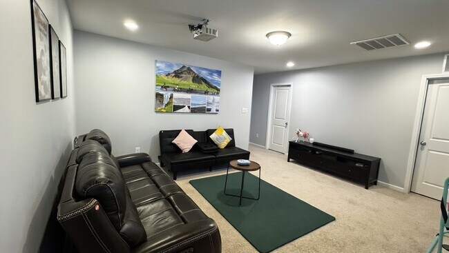 Photo - 318 OldCastle Dr