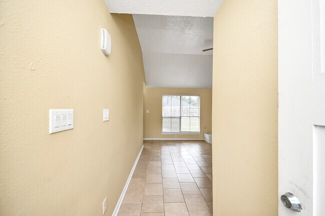 Photo - 2614 Village Cir Dr
