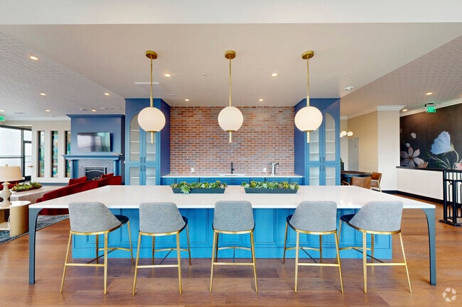 Salón en la azotea con terraza privada - Sorella at Loretto Heights