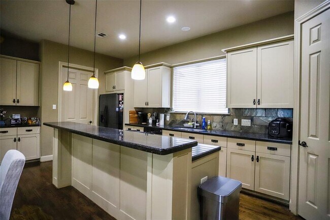 Photo - 1603 W 14th St