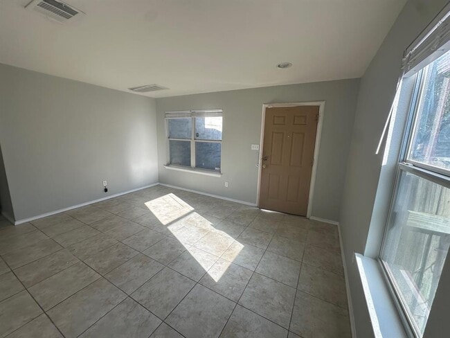 Photo - 102 Blanco Woods Blvd