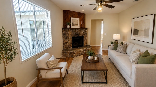 Building Photo - Adorable Single Story home with 3 bedroom and 2 bath