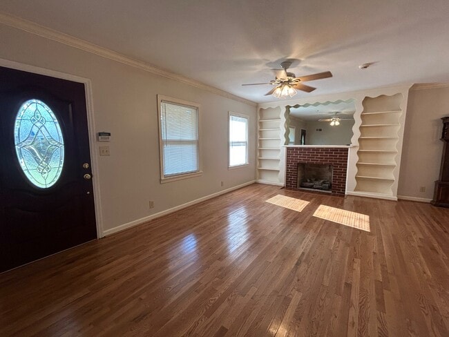 Photo - 910 Moore Ave