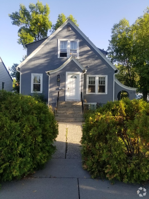 Building Photo - 29 1/2 Alderson Ave Rental