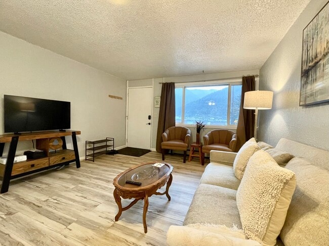 Photo - 2706 Roger St