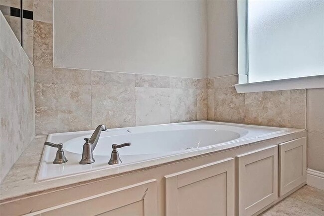 Photo - 1033 W 23rd St