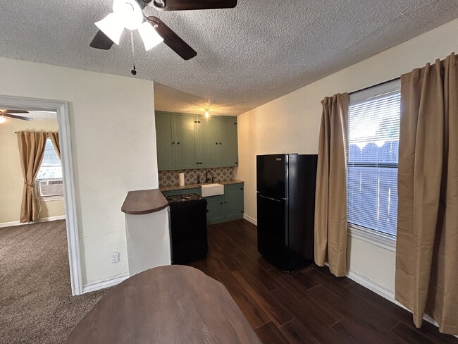 Photo - 1707 32nd St Unidad Rear