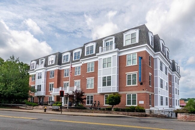 Building Photo - 446 Belgrade Ave Unit 208