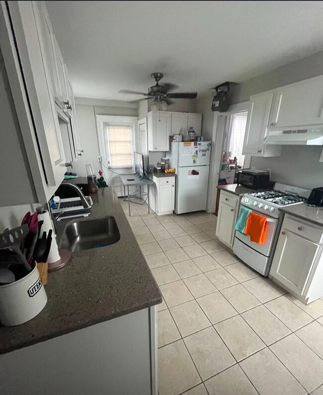 Building Photo - 168 Summer St Unit 12AF Rental