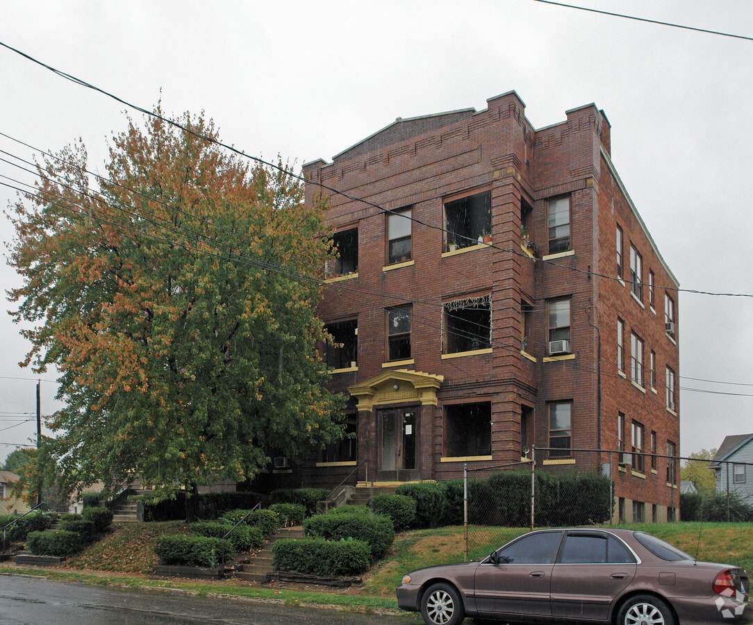Leamington Apartments - Leamington Apartments
