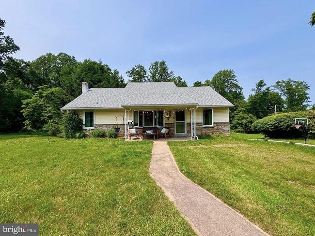 Building Photo - 847 Highspire Rd Rental