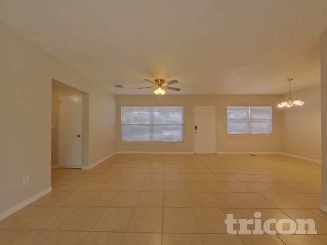 Photo - 409 Kerry Dr