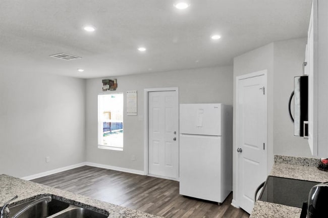 Photo - 15520 Taylorcrest Dr