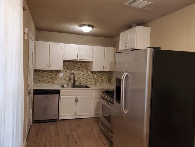 Photo - 5131 Lyndhurst Dr