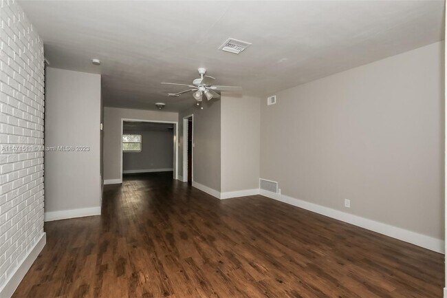 Photo - 5801 Royal Palm Blvd