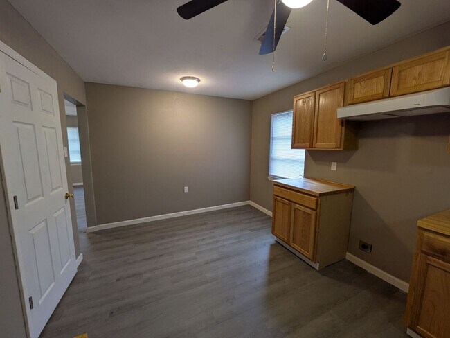 Photo - 5251 Procter St