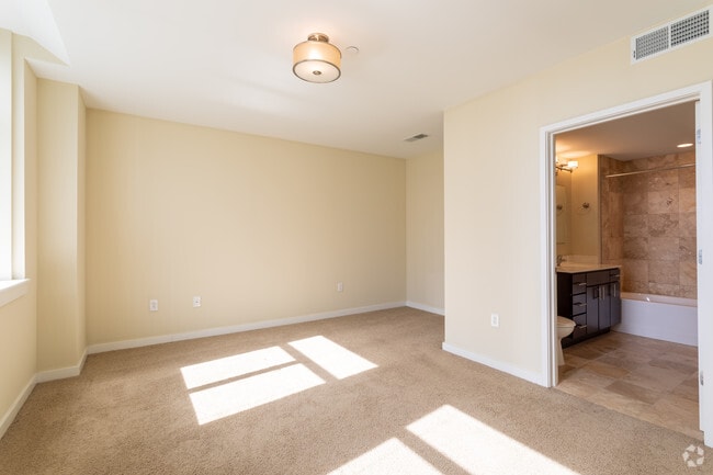 2BR, 2.5BA - 1,958 SF