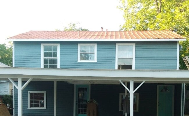 Building Photo - 143 Tremlett Ave Unit C