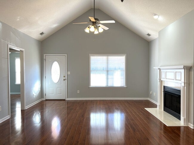 Photo - Absolutely Adorable Home Near Lake Joy Elementary