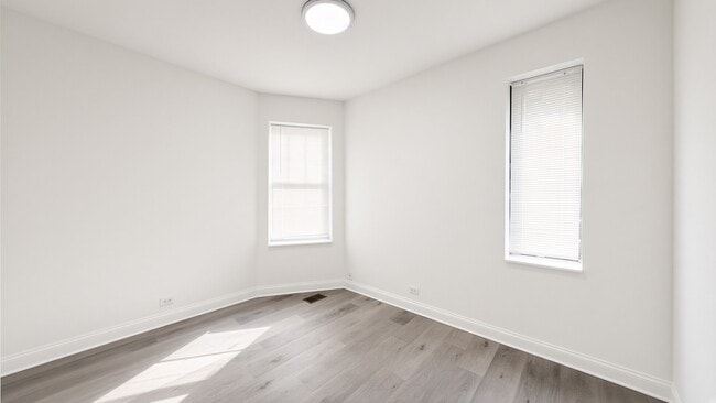 Photo - 4832 N Winthrop Ave Unit 1W