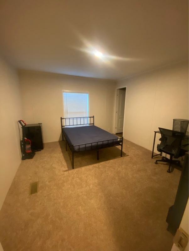 Building Photo - 325 Robin Ln